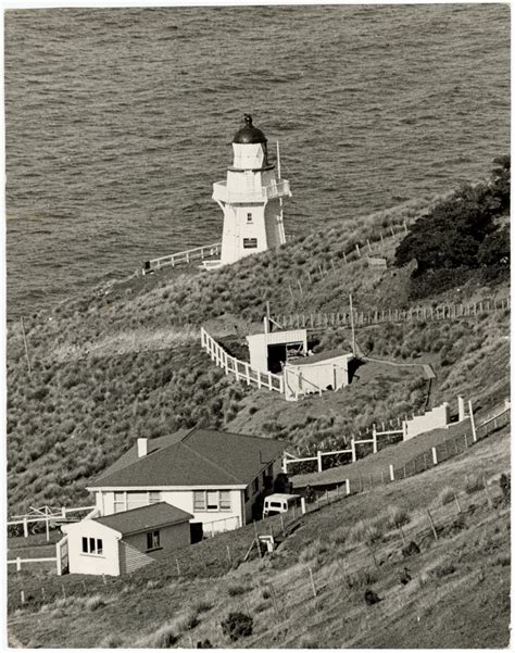 Lighthouse at Akaroa | discoverywall.nz