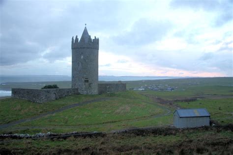 Doonagore Castle, Co. Clare © Bob Jones cc-by-sa/2.0 :: Geograph ...