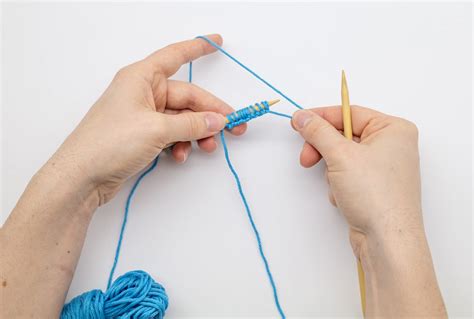 How to cast on knitting stitches - 3 easy methods for beginners