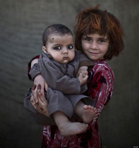 21 Haunting Portraits Of Afghanistan's Refugee Children Living In The ...