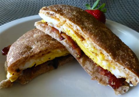 Thyme In Grammy's Kitchen: Fried Egg and Bacon Sandwich