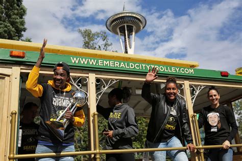 Seattle Storm celebrates championship sweep with downtown parade