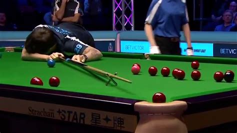 VIDEO - Is this the worst shot in snooker history… or the best?! - Video Eurosport