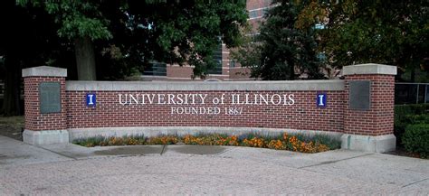 How Handshake Is Helping UIUC Students Get a Job After College