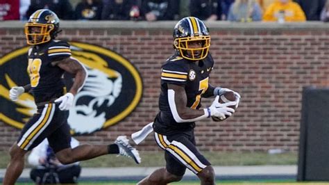 College Football Transfer Portal 2023 Rankings: 15 Best Wide Receivers - College Football News ...