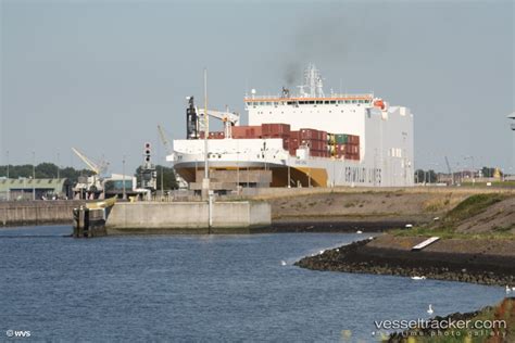 IJmuiden Port Photo from nennos - vesseltracker.com