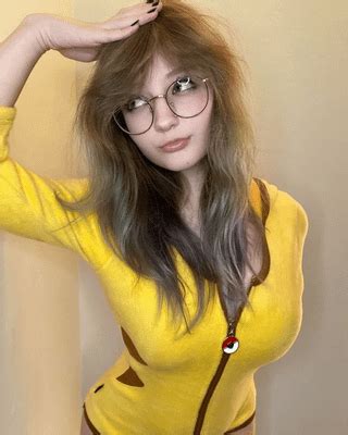 Pikachu cosplay (@swiskers) : r/swiskerss