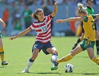 Pin by L M on Jugadoras de futbol | Usa soccer women, Women's soccer ...