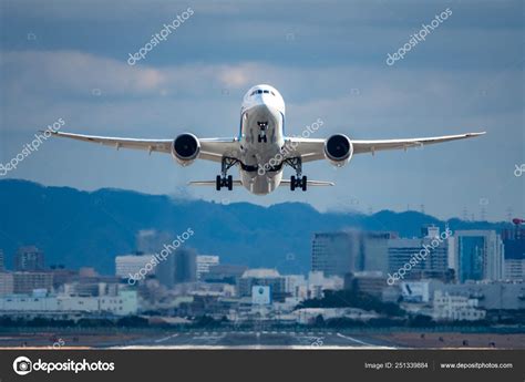 Boeing 787-9 Dreamliner taking off scene – Stock Editorial Photo ...