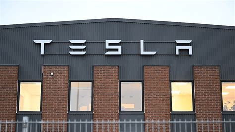 Strejk på Tesla - företaget vägrar kollektivavtal - Studio Ett ...