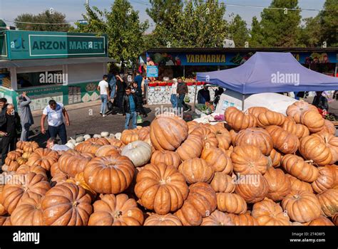TASHKENT-OCTOBER 15: image from the great market (bazaar) with unidentified people,Tashkent ...
