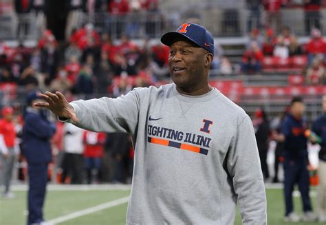 Illinois coach Lovie Smith happy with where 2019 class is, discusses challenges of in-state ...