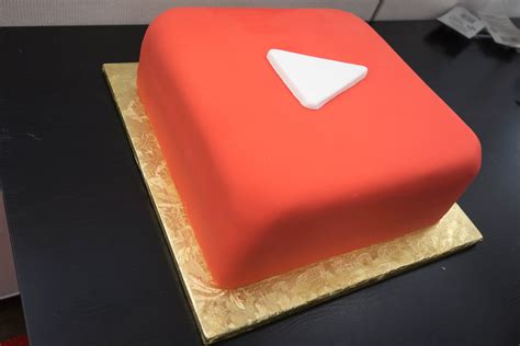 YouTube Play Button Cake at YouTube Space NY's Forever 21s… | Flickr