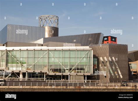 Lowry Art Gallery Salford Quays High Resolution Stock Photography and ...