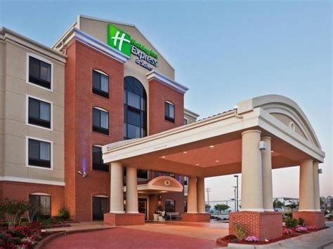 Holiday Inn Express & Suites San Antonio SE by AT&T Center Hotel (San ...