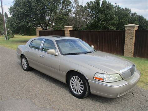 2005 Lincoln Town Car Signature Limited 4dr Sedan In Moore OK - BUZZZ MOTORS