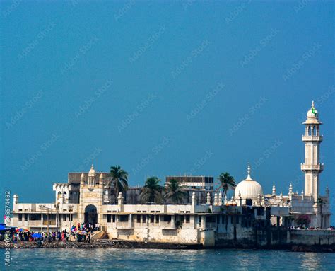 Piya Haji Ali- A closeup picture of the main building of the iconic Haji Ali Dargah (tomb ...