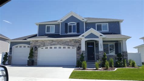 Beautiful blue craftsman exterior | Craftsman exterior, Blue craftsman ...