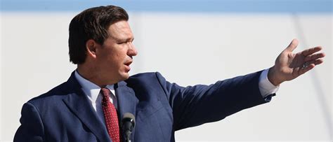 Florida Gov. Ron DeSantis Threatens To Sue CDC Over Travel Restrictions ...