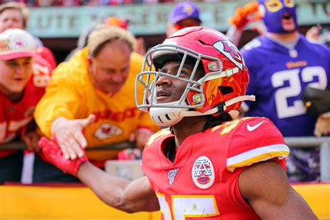 Chiefs CB Charvarius Ward signs restricted free agent contract tender