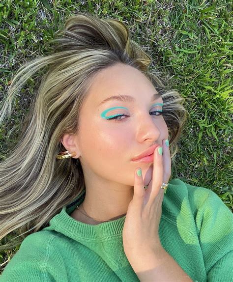 Maddie Ziegler - Social Media Photos and Video 07/19/2020 • CelebMafia