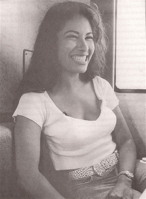 Wallpaper Selena Quintanilla Smile - pic-board