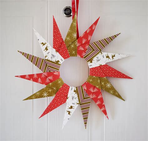 Origami Star Wreath from Paper Christmas | Christmas crafts, Origami stars, Christmas ornaments