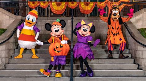 Mickey and Friends Debut New ‘Homemade’ Halloween 2022 Costumes at ...