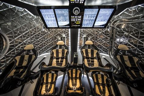 SpaceX Unveils Its New Dragon Spacecraft