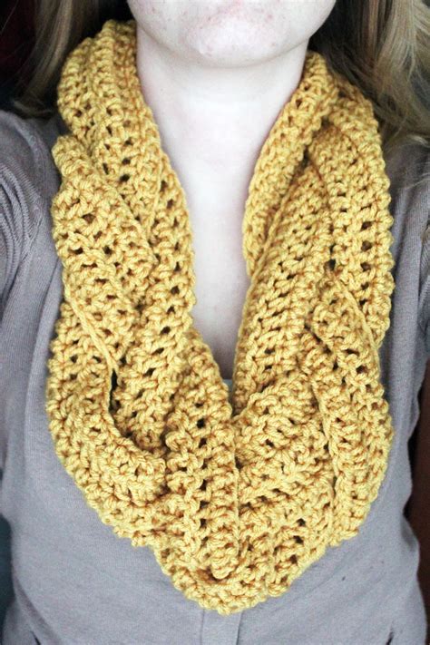 Rookie Crafter: Braided Crocheted Scarf