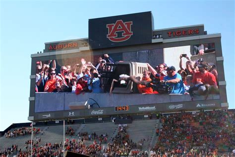 Transporting Auburn University’s Mascot