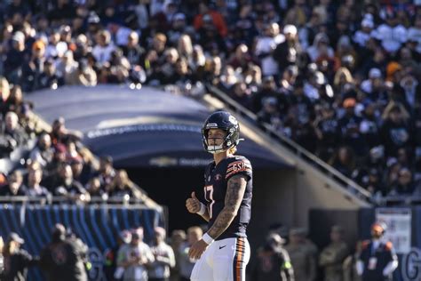 QB Tyson Bagent lives dream, helps steer Bears to 30-12 win over ...