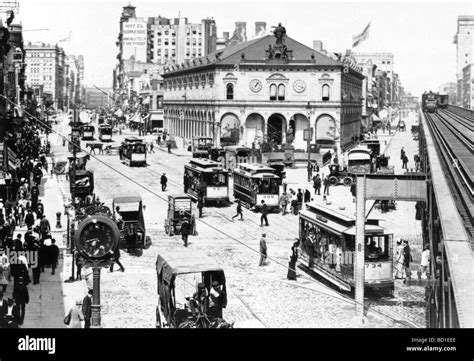 NEW YORK 1900 : The New York Herald building on Herald Square with ...