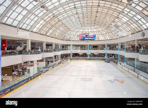 Edmonton, Alberta - 1. August 2021: Eis im West edmonton Mall Ice ...