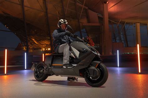 2022 BMW Motorrad CE 04 Is a Slick and Futuristic Electric Scooter