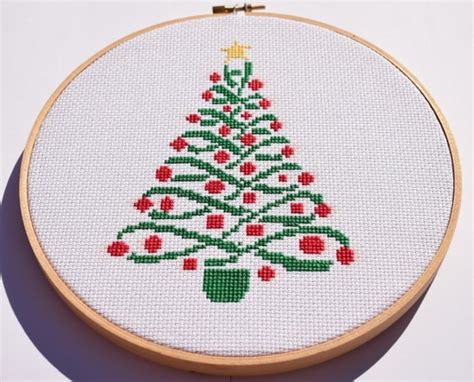 Free Cross stitch Christmas tree - Craft with Cartwright