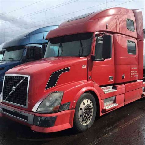 Volvo VNL 780 (2007) : Sleeper Semi Trucks