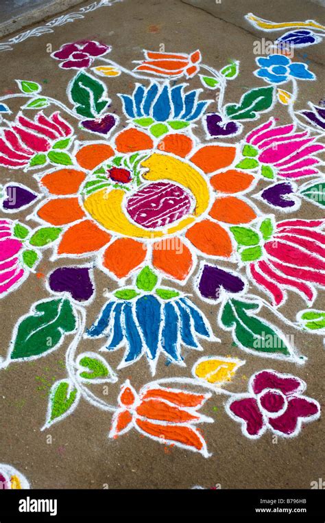 Rangoli sankranti festival design in an Indian street. Andhra Pradesh ...