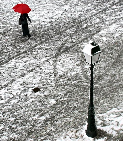 I love umbrellas! So long as I'm not carrying it. | Umbrella street, Street photography, Photography