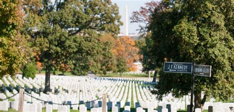 Arlington Cemetery and Sign To JFK Grave and Tomb of Unkown Stock Photo ...