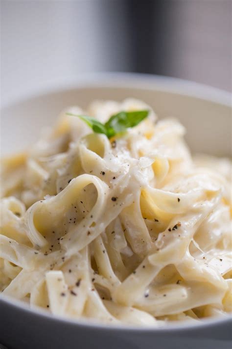 3 Ingredient Alfredo Sauce - Lauren's Latest