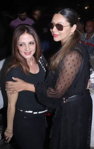 Photo Gallery: Gauri Khan, Sussanne Khan spotted with their girl gang | News | Zee News