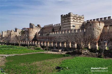 Walls of Constantinople - Madain Project (en)