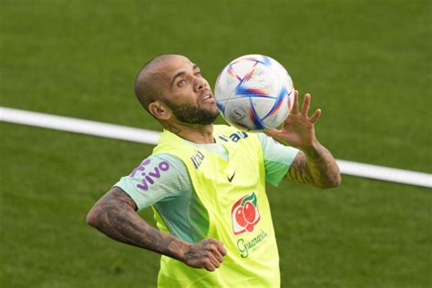 Right backs, left backs are Brazil's weak spots at World Cup - OrissaPOST