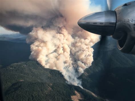 Flat, Golden fires continue to rage in Oregon; fire season expected to last into autumn ...