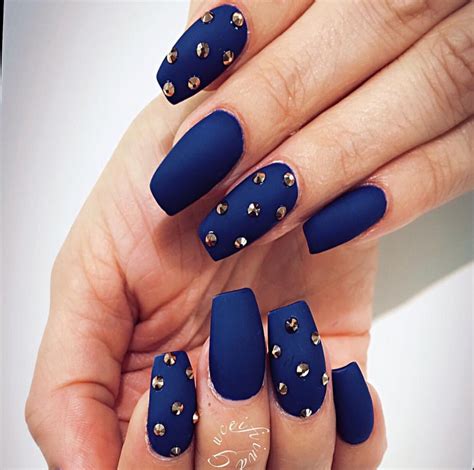 Royal Blue Studded Matte Nails | Mavi tırnak tasarımları, Mavi jel tırnaklar, Mavi akrilik tırnaklar