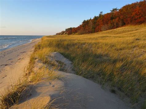 The amazing beaches at Muskegon State Park in Michigan, USA. More reasons to #travel at Fall Int ...