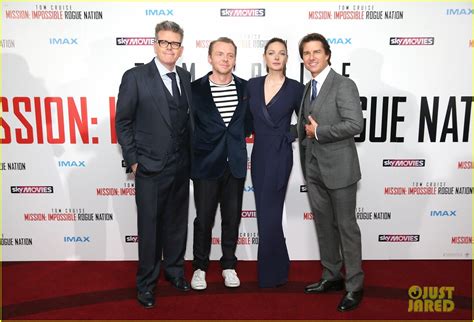 Tom Cruise Pulls Off a Stunt at 'Rogue Nation' UK Premiere!: Photo ...