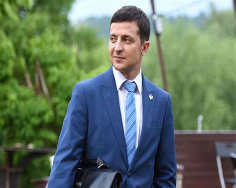 Ukraine inaugurates comedian Zelensky as president