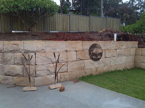 Sandstone logs - Retaining wall blocks - Australian sandstone quarries ...